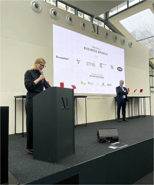 Sprekers op podium tijdens Brussels Business Brunch evenement